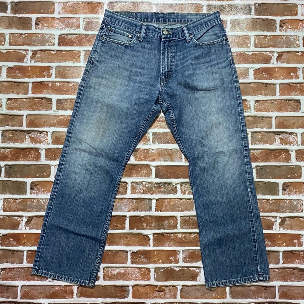 Levis 514 Straight Medium Wash Jeans